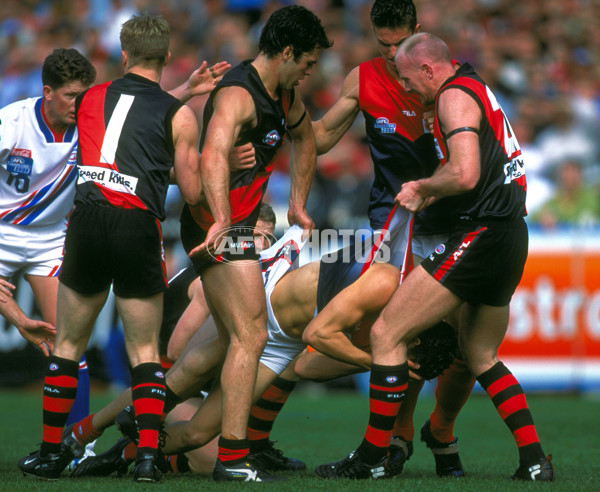 AFL 2000 Grand Final - Essendon v Melbourne - 152036