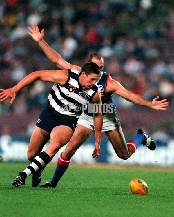 AFL 1998 Ansett Cup Match - Western Bulldogs v Geelong - 163369