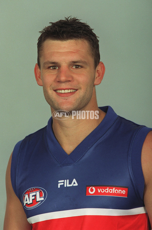 AFL 2000 Media - Western Bulldogs Team Portraits - 164499