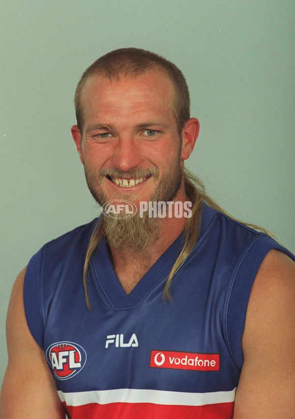 AFL 2000 Media - Western Bulldogs Team Portraits - 164536