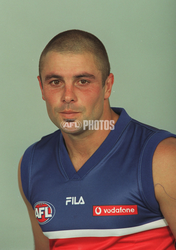AFL 2000 Media - Western Bulldogs Team Portraits - 164520
