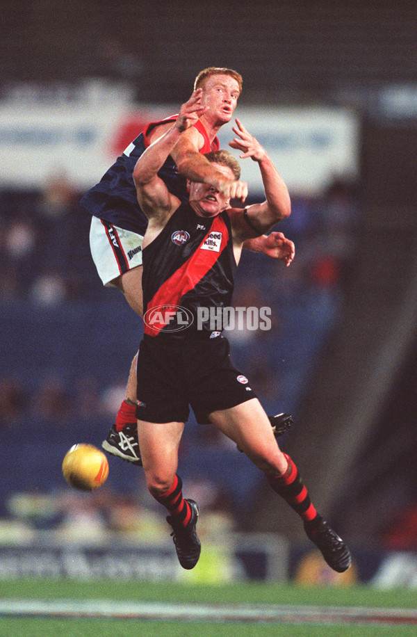 AFL 2000 Ansett Cup Semi Final - Essendon v Melbourne - 165085