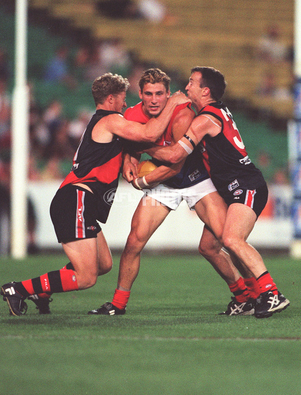 AFL 2000 Ansett Cup Semi Final - Essendon v Melbourne - 165089