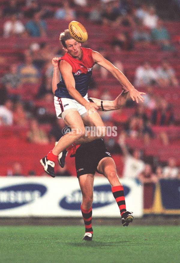 AFL 2000 Ansett Cup Semi Final - Essendon v Melbourne - 165090