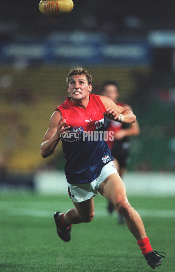 AFL 2000 Ansett Cup Semi Final - Essendon v Melbourne - 165087