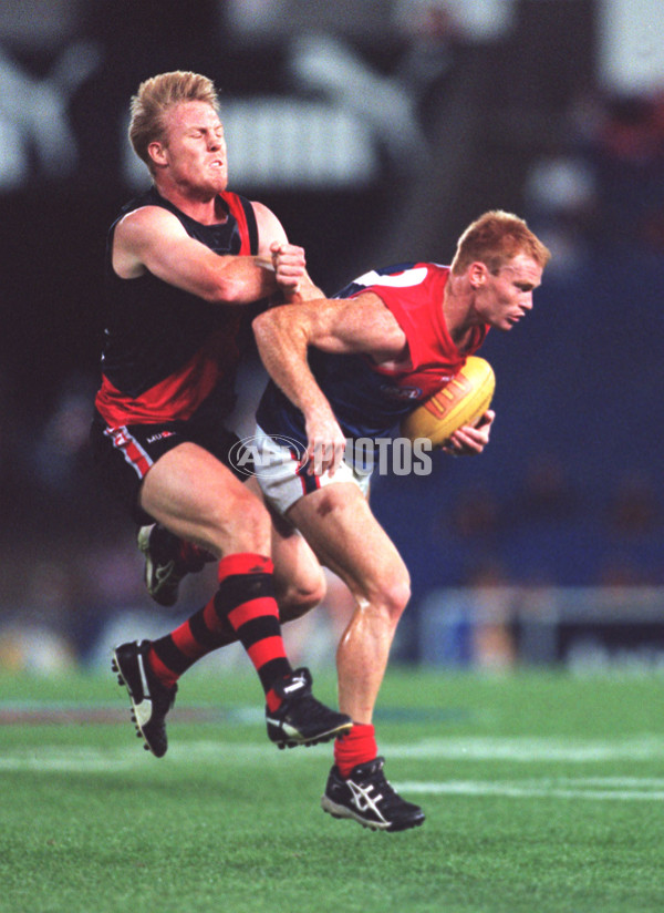AFL 2000 Ansett Cup Semi Final - Essendon v Melbourne - 165086