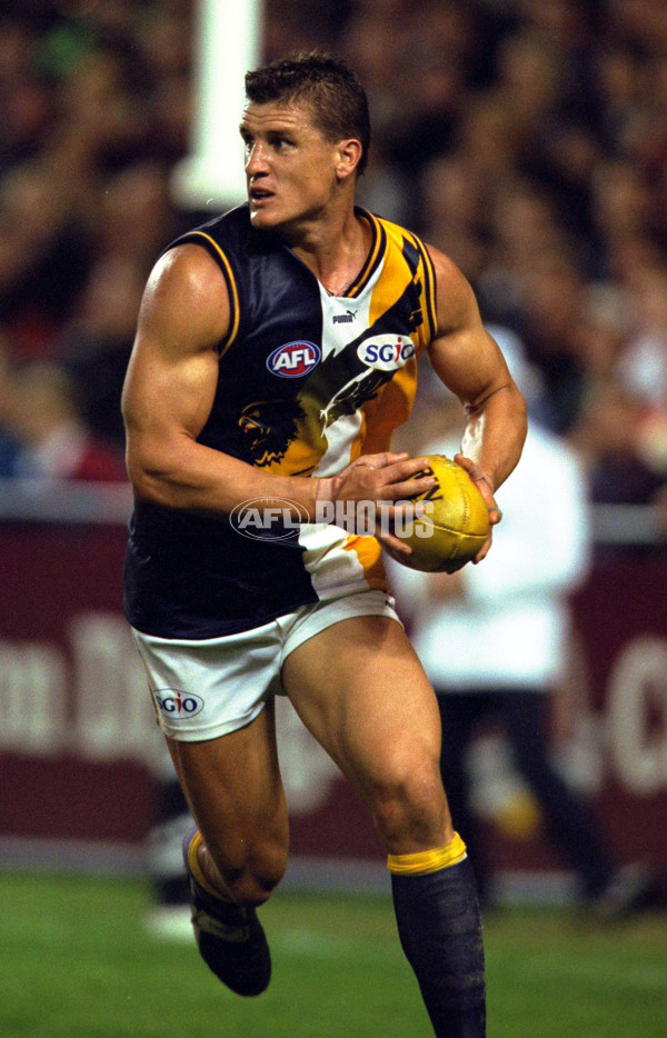 AFL 2000 Rd 15 - Essendon v West Coast - 165825