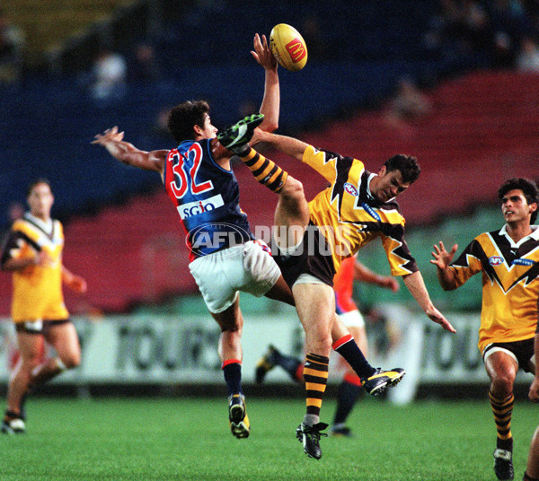 AFL 2000 Ansett Cup Match - Hawthorn v West Coast - 165908