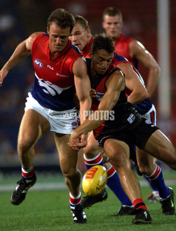AFL 2000 Ansett Cup Match - Essendon v Western Bulldogs - 165937