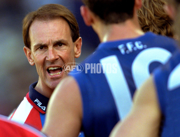 AFL 2000 Rd 15 - Western Bulldogs v Kangaroos - 166029