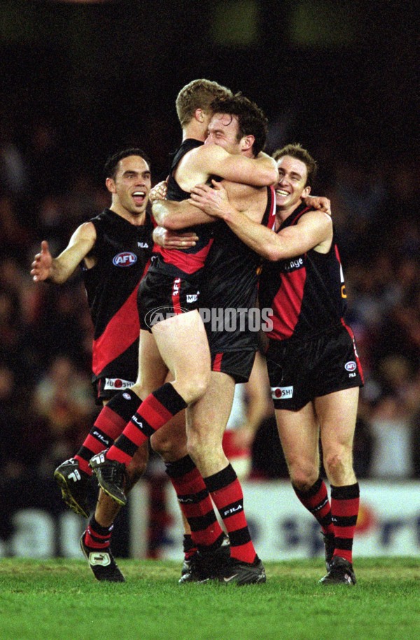 AFL 2001 Rd 19 - Essendon v Sydney - 166178