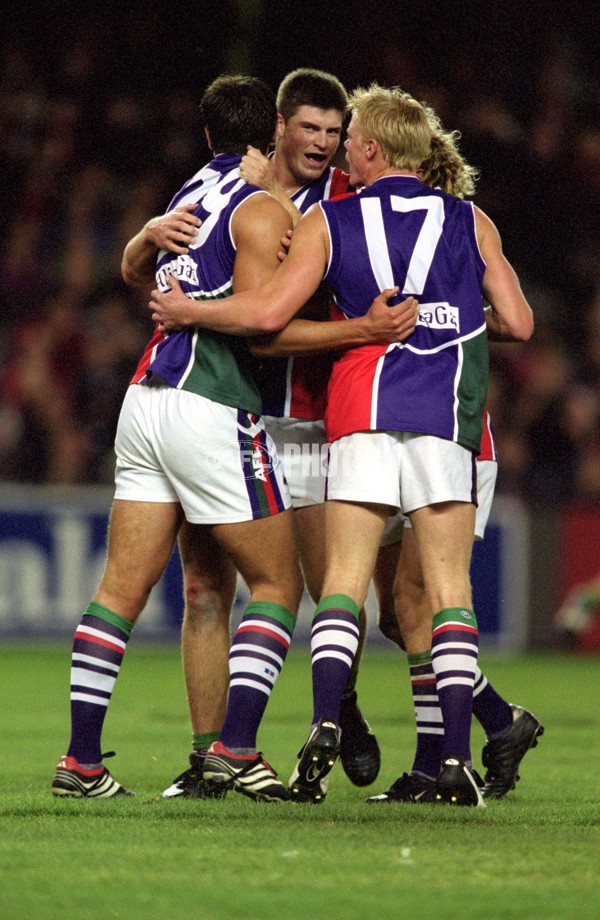 AFL 2001 Rd 13 - Essendon v Fremantle - 166249