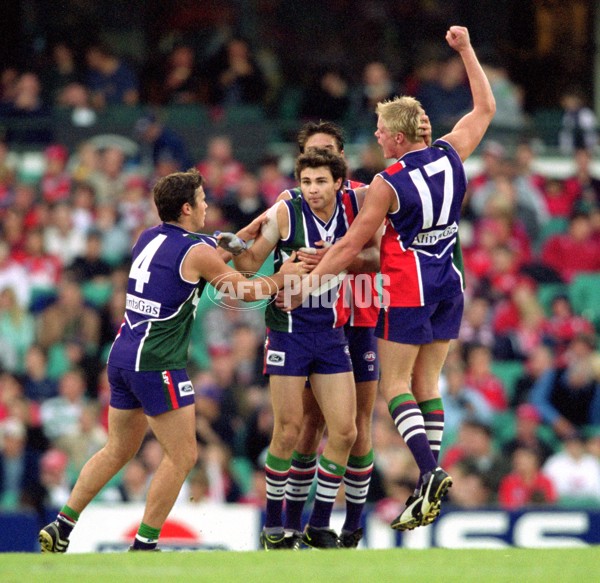 AFL 2001 Rd 9 - Sydney v Fremantle - 166265