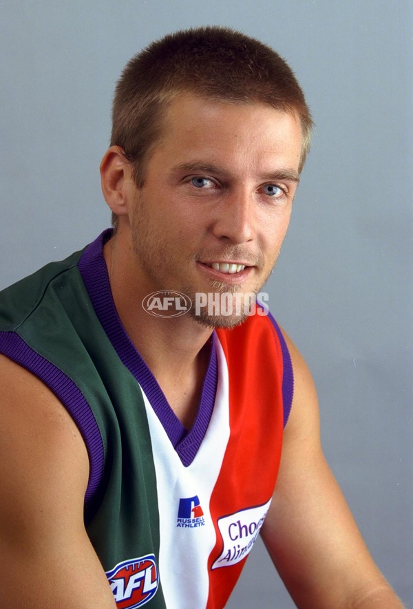 AFL 2001 Media - Fremantle Team Portraits - 166658