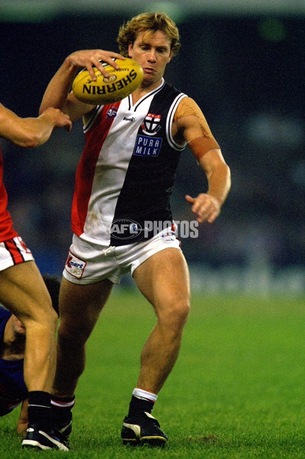 AFL 2001 Rd 1 - St Kilda v Western Bulldogs - 167470