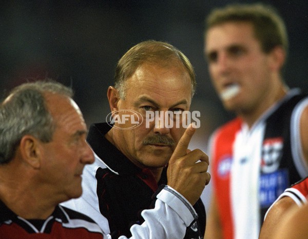 AFL 2001 Rd 1 - St Kilda v Western Bulldogs - 167474