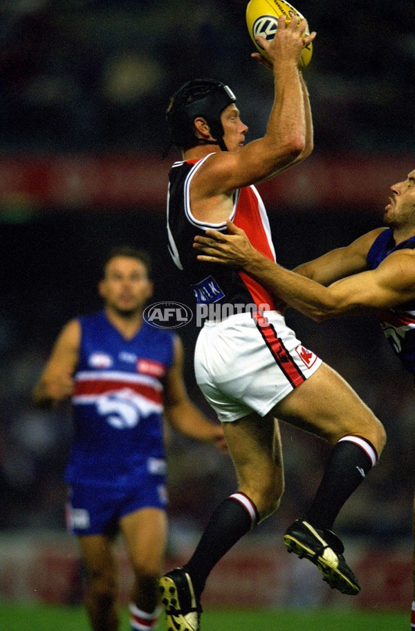 AFL 2001 Rd 1 - St Kilda v Western Bulldogs - 167473
