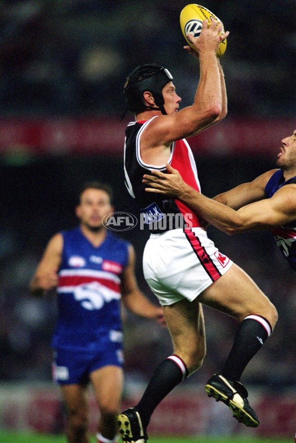 AFL 2001 Rd 1 - St Kilda v Western Bulldogs - 167536