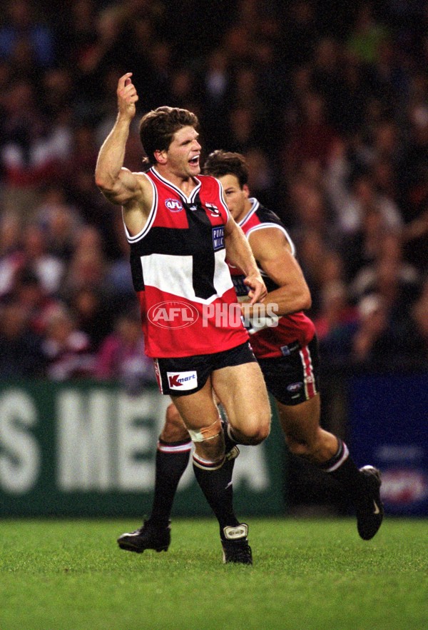 AFL 2001 Rd 2 - St Kilda v Geelong - 167569