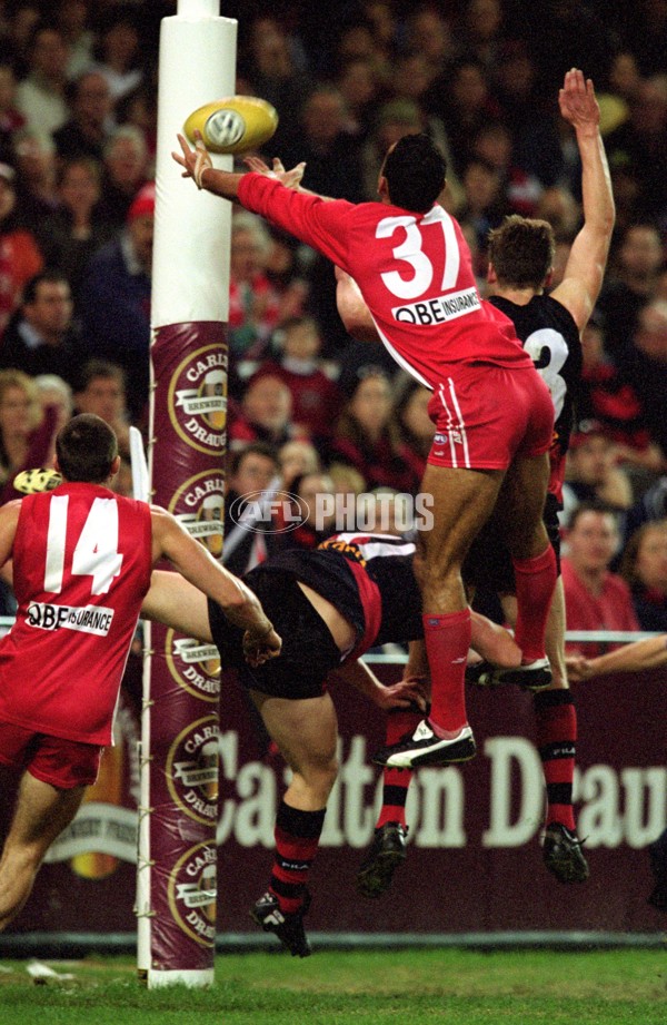 AFL 2001 Rd 19 - Essendon v Sydney - 167904