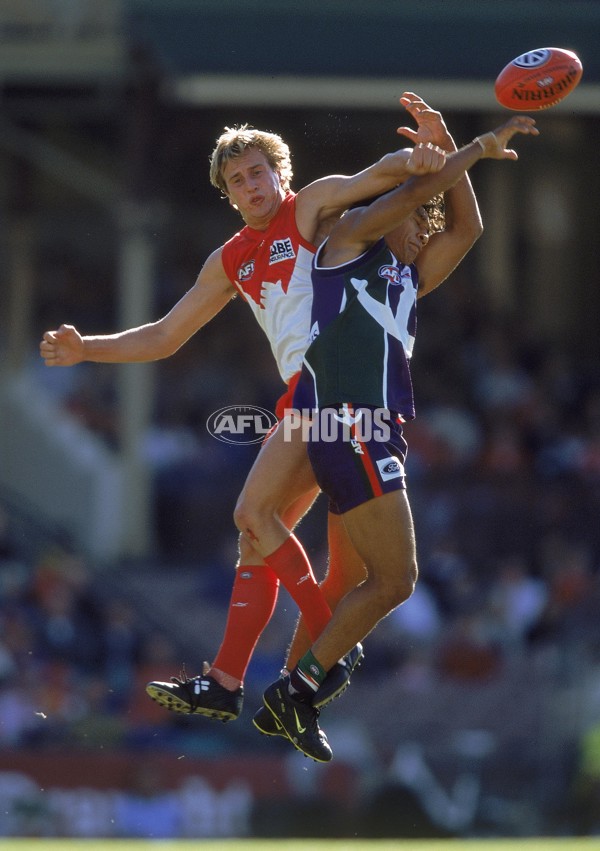 AFL 2001 Rd 9 - Sydney v Fremantle - 168038