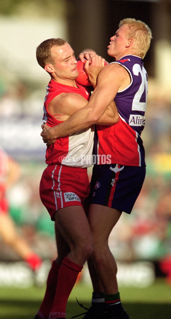 AFL 2001 Rd 9 - Sydney v Fremantle - 168048