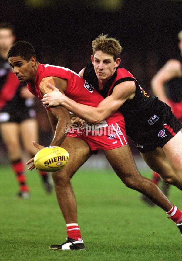 AFL 2001 Rd 19 - Essendon v Sydney - 168248
