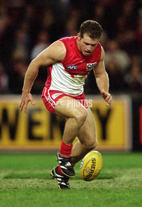 AFL 2001 Rd 19 - Essendon v Sydney - 168215