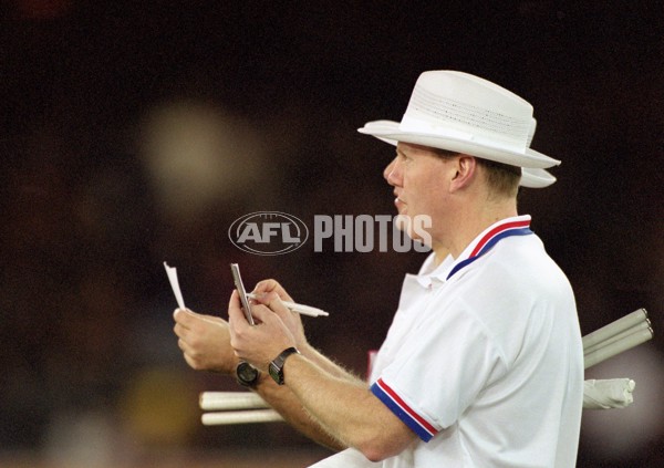 AFL 2001 Rd 13 - Essendon v Fremantle - 168311