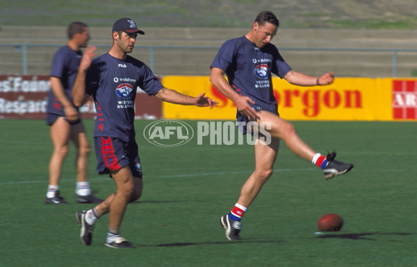 AFL 2001 Media - Western Bulldogs 010501 - 168336