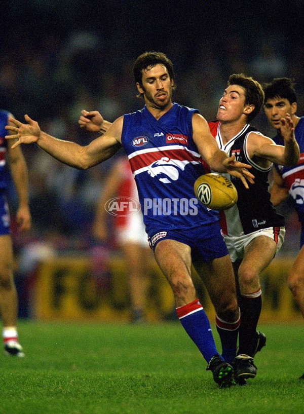 AFL 2001 Rd 1 - St Kilda v Western Bulldogs - 168515