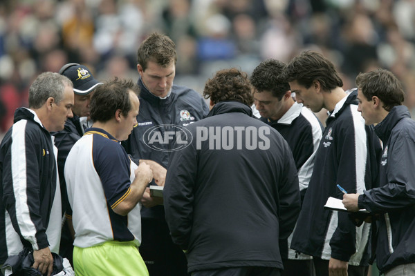 AFL 2004 International Rules 1st Test - Ireland v Australia - 173658