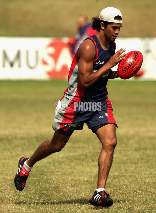 AFL 2004 Media - Melbourne Training 291104 - 173703