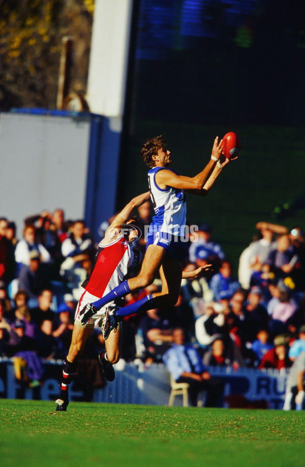 2001 AFL Round 8 - Kangaroos v St Kilda - 21527