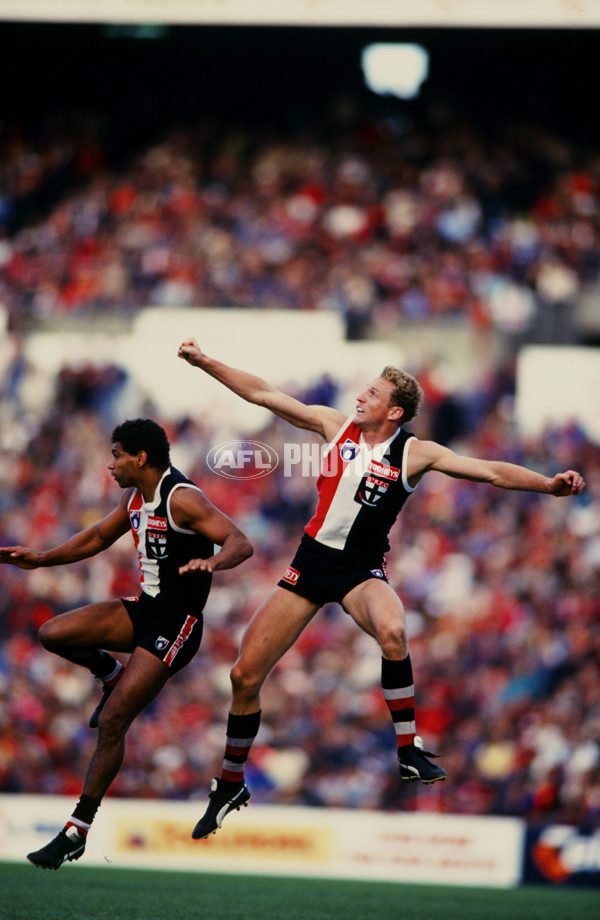 1993 AFL Round 8 - St Kilda v Essendon - 22181