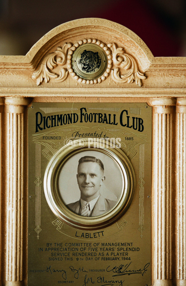 AFL Historical - 2001 Myrtleford Feature - 22533