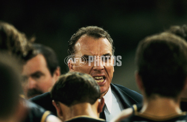 AFL 2000 Round 15 - Essendon v West Coast - 23022