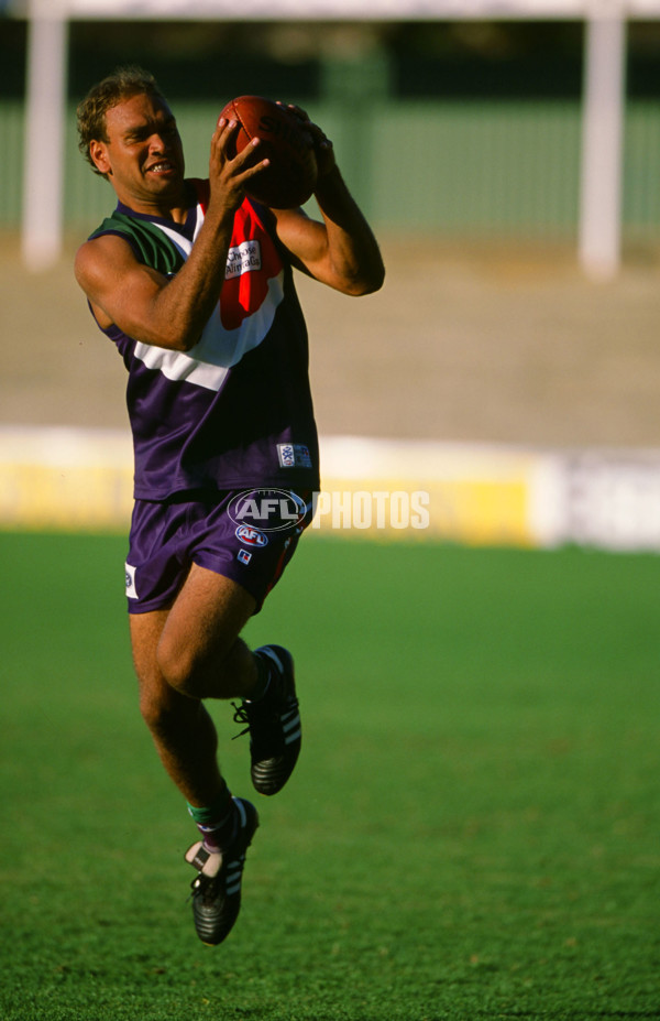 AFL 2001 - Fremantle Dockers - 25300