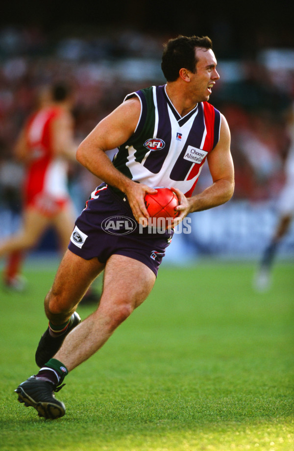 AFL 2001 Round 9 - Sydney v Fremantle - 25334