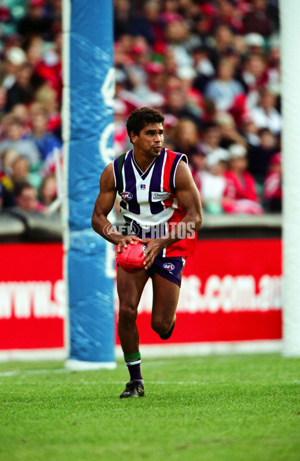 AFL 2001 Round 9 - Sydney v Fremantle - 25436