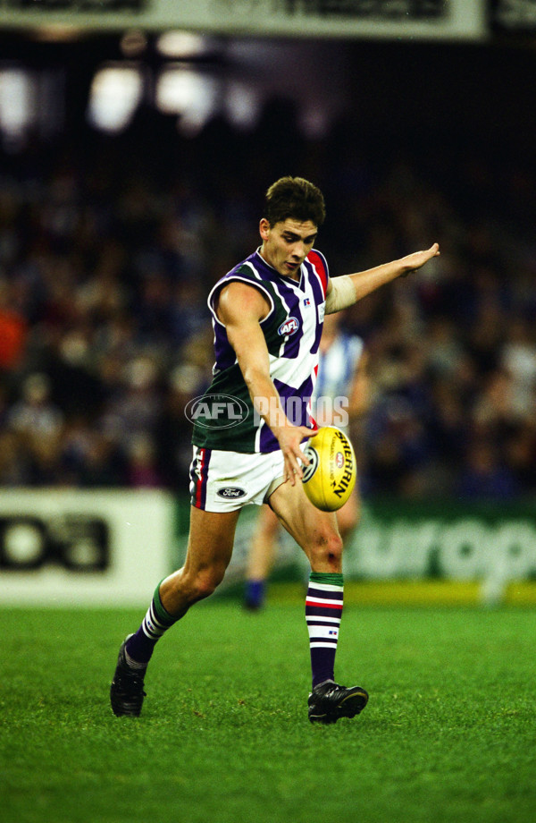 AFL 2001 Round 11 - Kangaroos v Fremantle - 25508