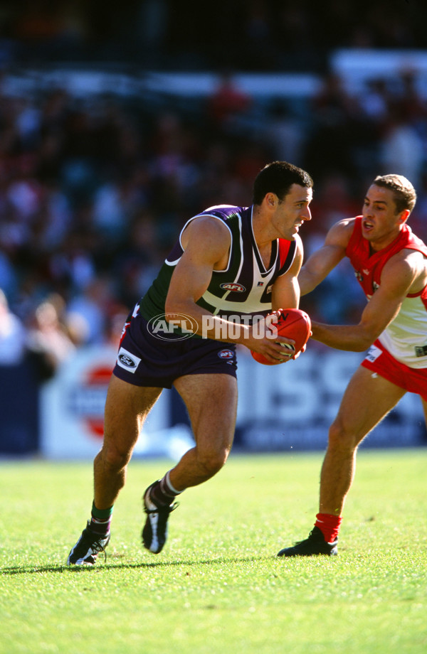 AFL 2001 Round 9 - Sydney v Fremantle - 25354