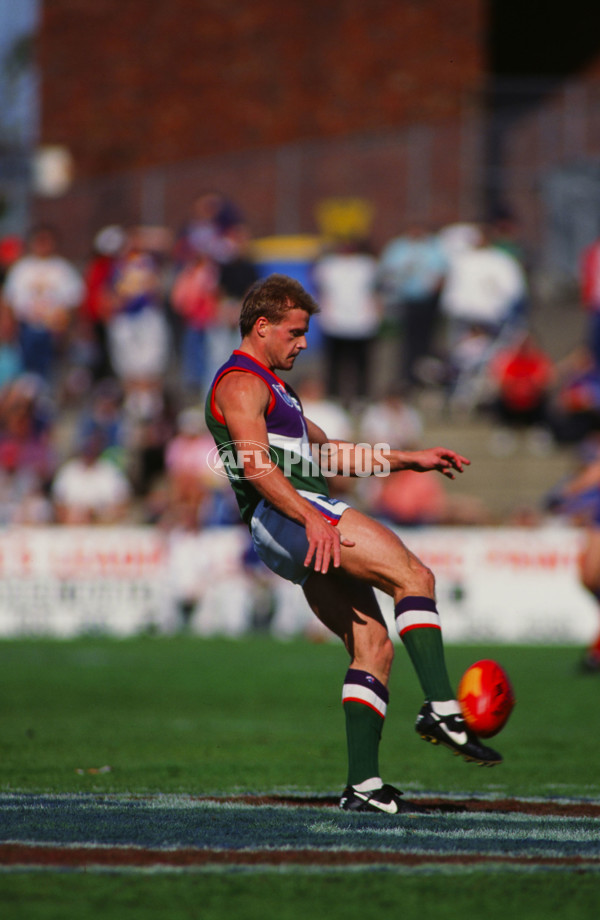 AFL 1995 Round 3 - Fremantle v Fitzroy - 25512