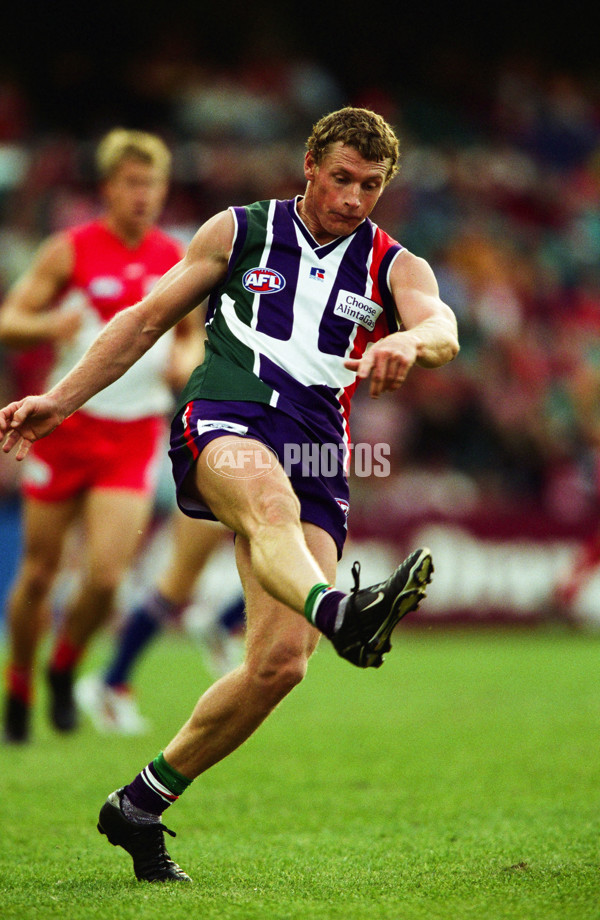 AFL 2001 Round 9 - Sydney v Fremantle - 25587