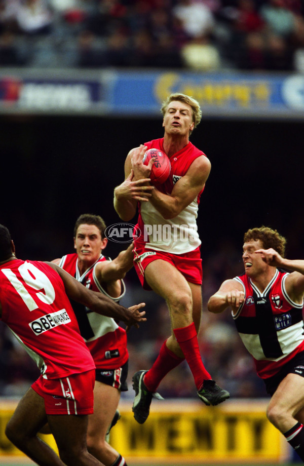 AFL 2001 Rd 6 - St Kilda v Sydney - 27821