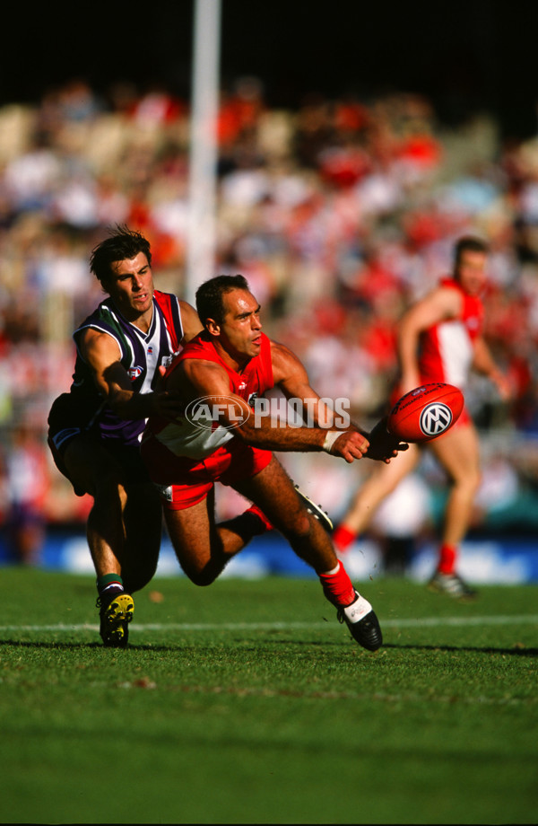 AFL 2001 Round 9 - Sydney v Fremantle - 27891