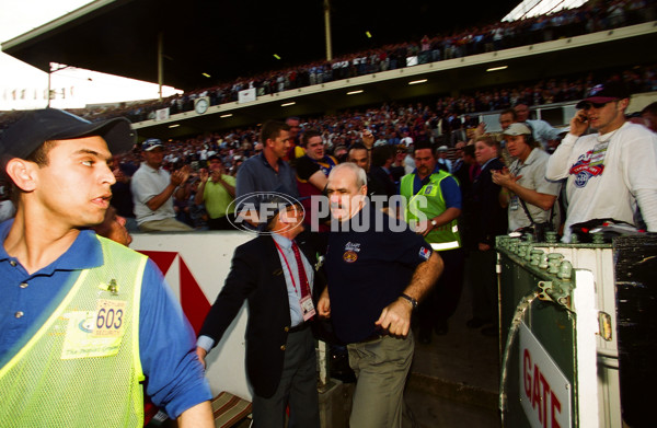 AFL 2001 Grand Final - Essendon v Brisbane - 28223