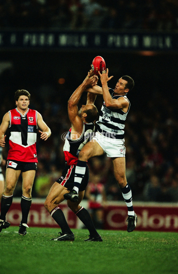 AFL 2001 Rd 2 - St Kilda v Geelong - 29174
