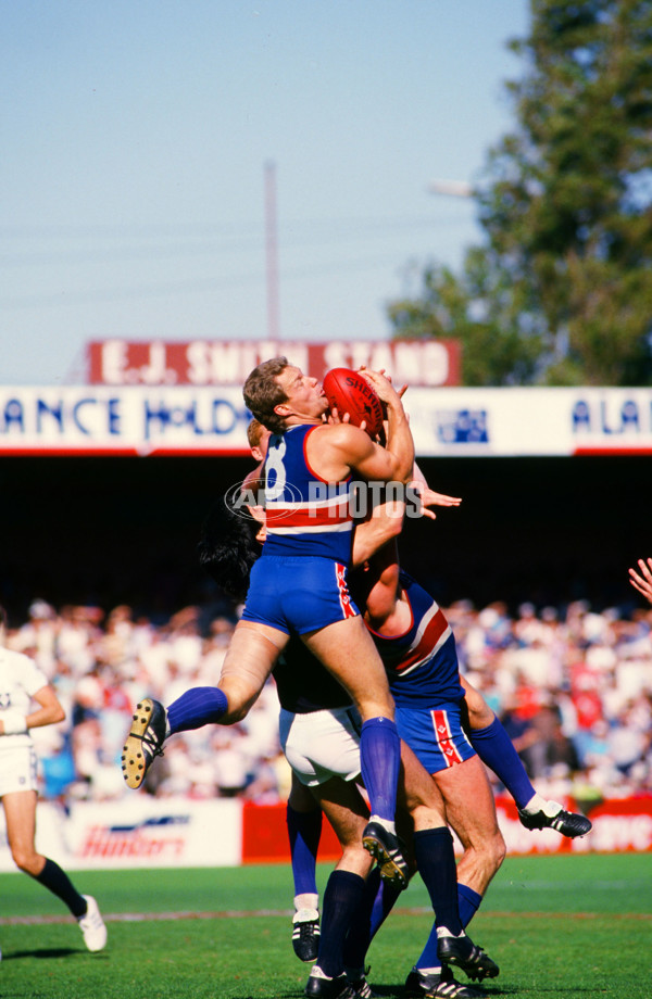 AFL Historical â€“ Footscray 1990 - 37447