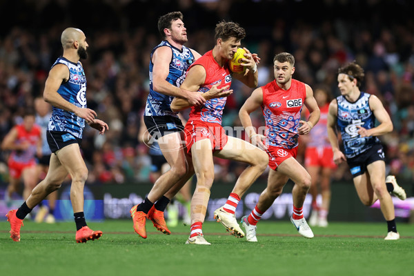 AFL 2023 Round 11 - Sydney v Carlton - A-38996369